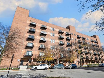 1000 E 53rd St UNIT 219