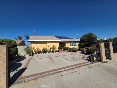 11223 Stagg St