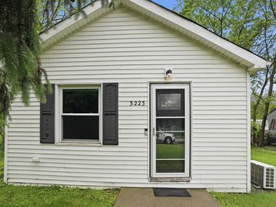 3223 E 35th Pl
