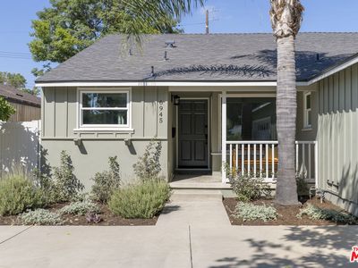 6945 Cedros Ave