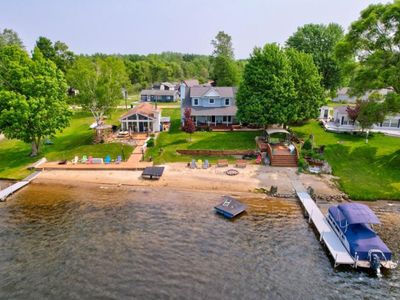 4228 Lakeview Dr