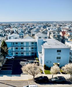 1110 Wesley Ave #204