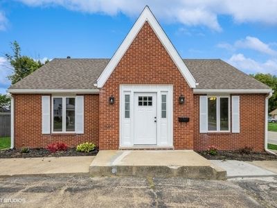 Property at 224 W Clinton Ave, Farmer City, IL