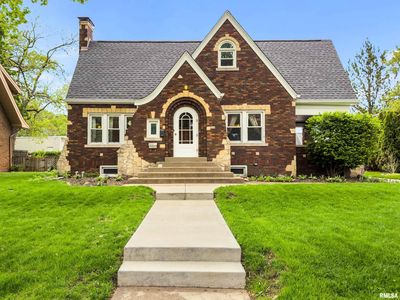 209 W Hanssler Pl