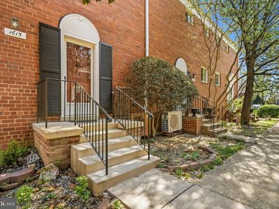 1615 Mount Eagle Pl