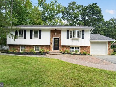 327 Beach Dr