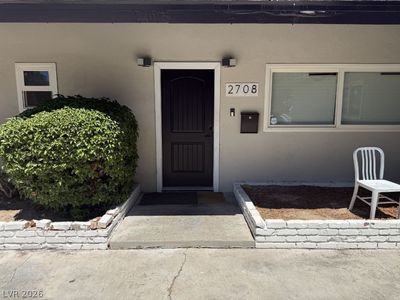 2708 W Oakey Blvd