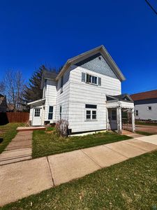 1015 6th St W