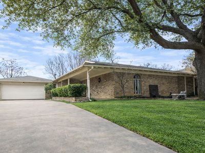 6209 Trail Lake Dr