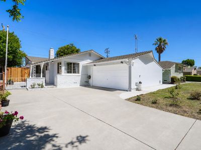 2139 Calabazas Blvd