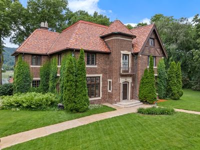 51 W Sarnia St