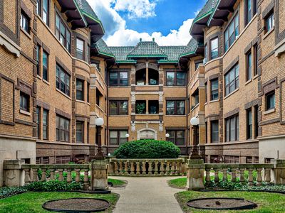 943 E Hyde Park Blvd Unit 3