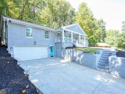 659 Lynn Valley Rd SW