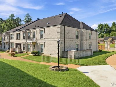 4392 Chateau De Ville Dr APT H