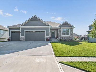 2211 Foxtail Dr
