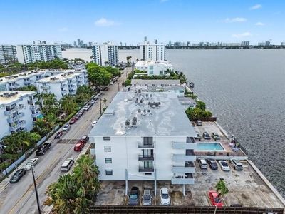 1820 S Treasure Dr APT 203D