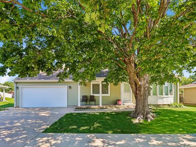 Property at 1405 W Grandview Dr, Knoxville, IA