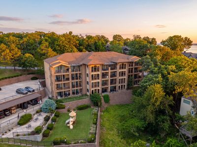 25 Grand Lake Dr Suite 1C