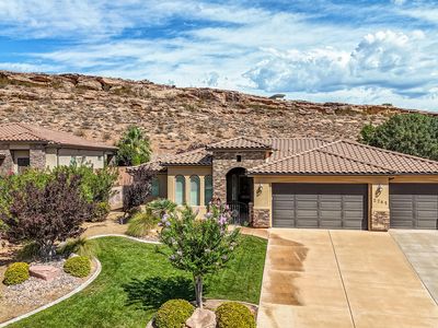 2745 E Rasmussen Dr