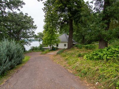 609 Lakeshore Dr