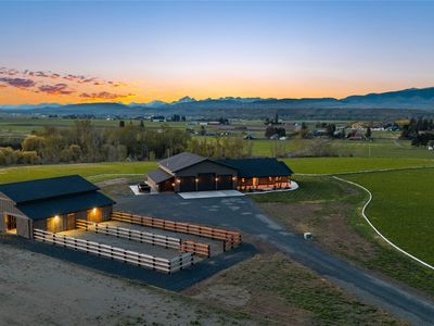 1021 Edge Bluff Loop