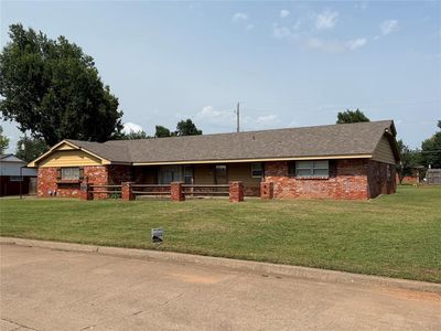 Property at 203 Elmhurst Dr, Chickasha, OK