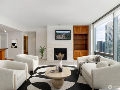 650 Bellevue Way NE #2102