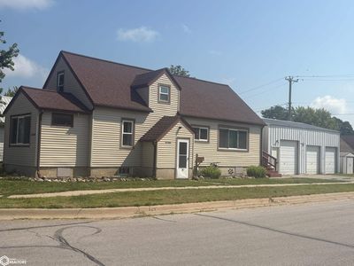 Property at 102 Ohio Ave, Iowa Falls, IA