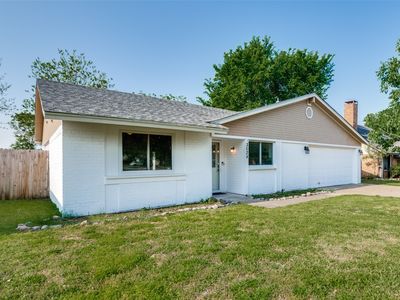 3028 Meandering Way