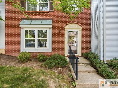 Property at 18 Colleen Ct, Kendall Park, NJ