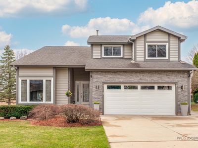 Property at 33124 N Shannon Dr, Grayslake, IL