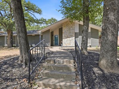 1308 W Redbud Dr