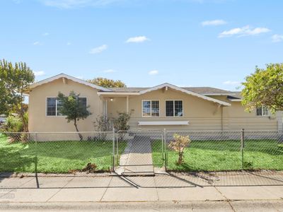 2190 Meadowglen Ave