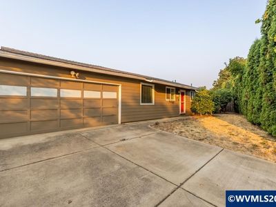 1090 Denise St SE