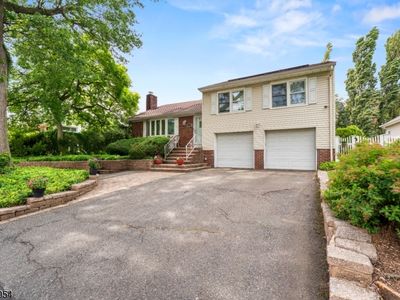 21 Ravine Ave