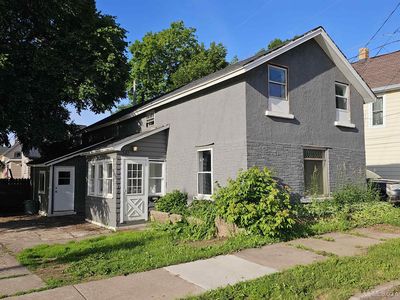 310 E North St