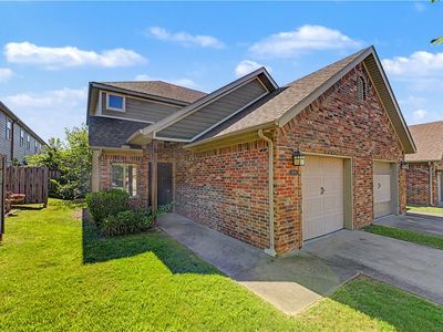 3229 W Montrail Pl
