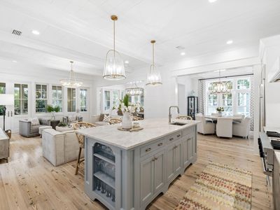 30 E Yacht Pond Ln