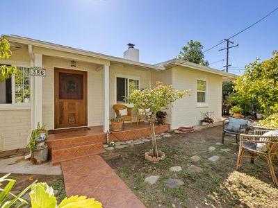 386 Larmier Ave