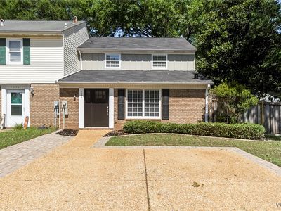 1090 Fairfax Dr