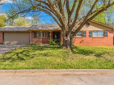 2617 Chaucer Dr