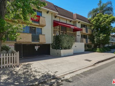 18640 Collins St APT 201