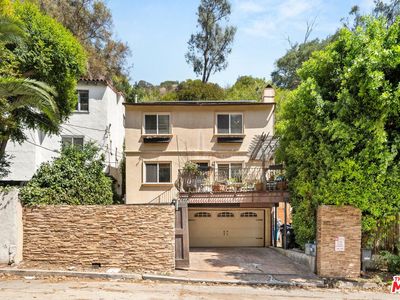 2132 Laurel Canyon Blvd