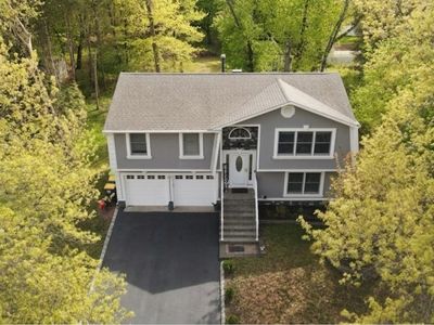 Property at 46 Heather Dr, Somerset, NJ