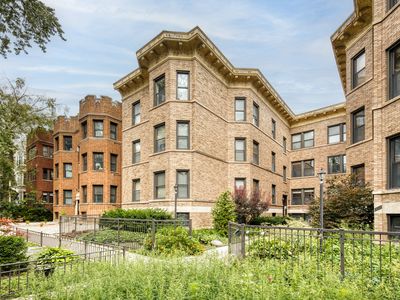 846 W Newport Ave APT 2S