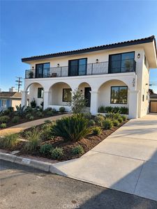 205 Via Los Altos