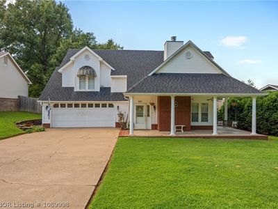 860 Country Club Dr