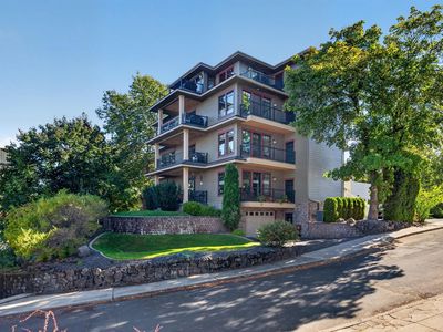 2 E Sumner Ave #2