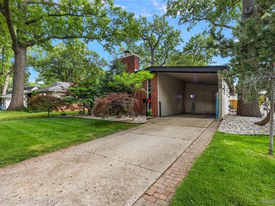 1411 W Farnum Ave