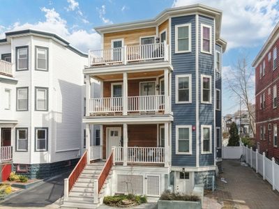 81 Conwell Ave #2